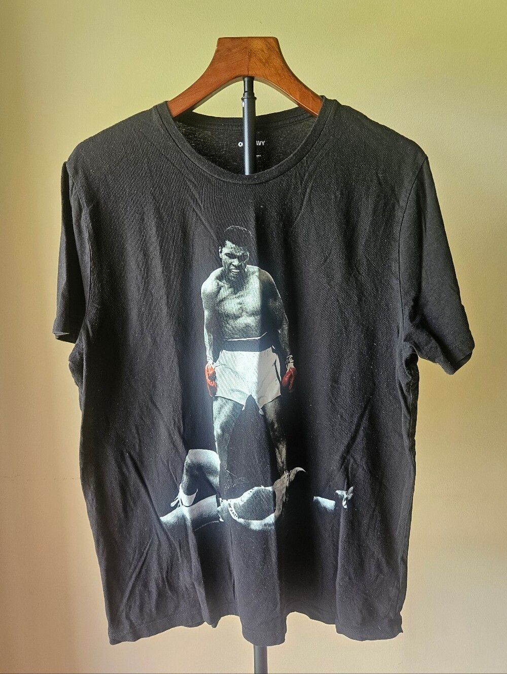 Old Navy Muhammad Ali Black Crewneck Tee Size Large